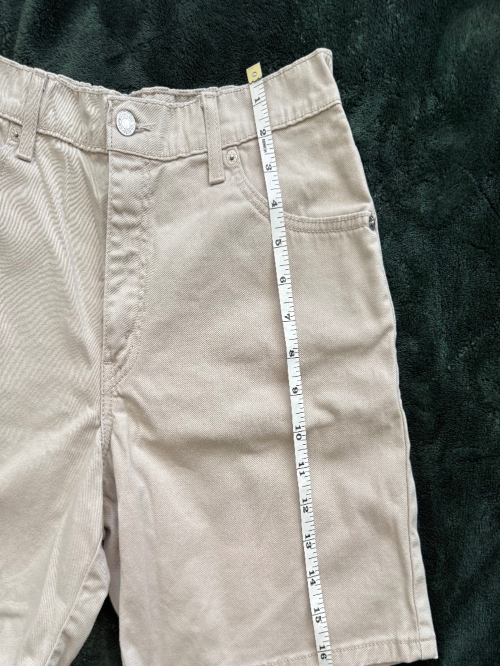 Vintage women’s Levi’s Shorts - Picture 4 of 5